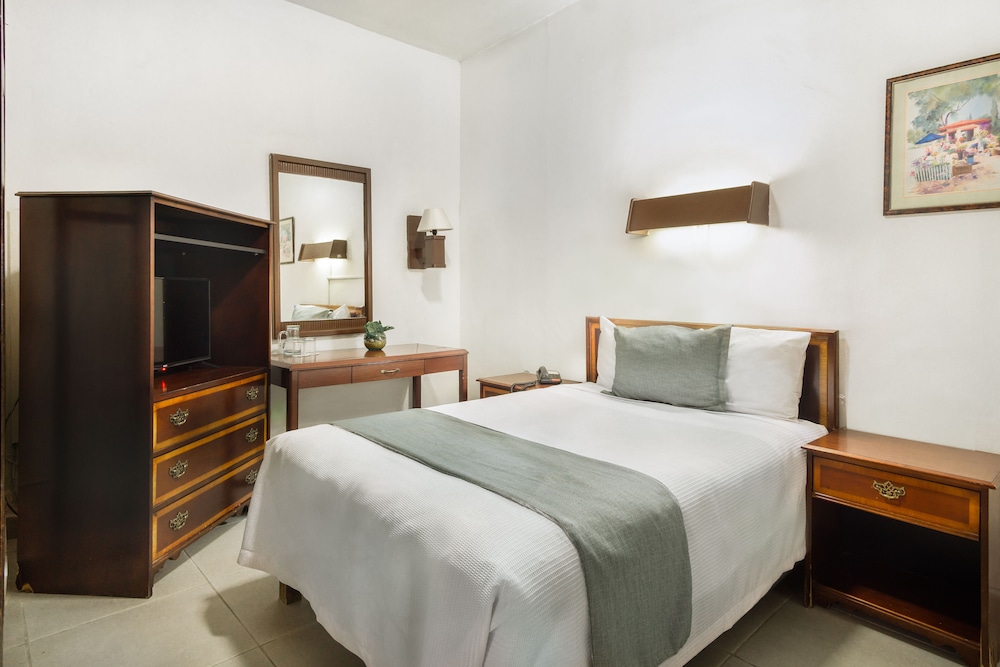 Standard Room, 1 King Bed - Photo 2