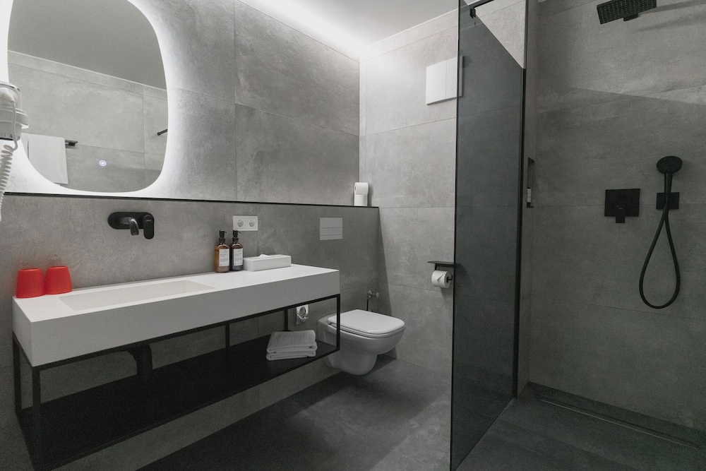 Standard Double Room - Photo 9