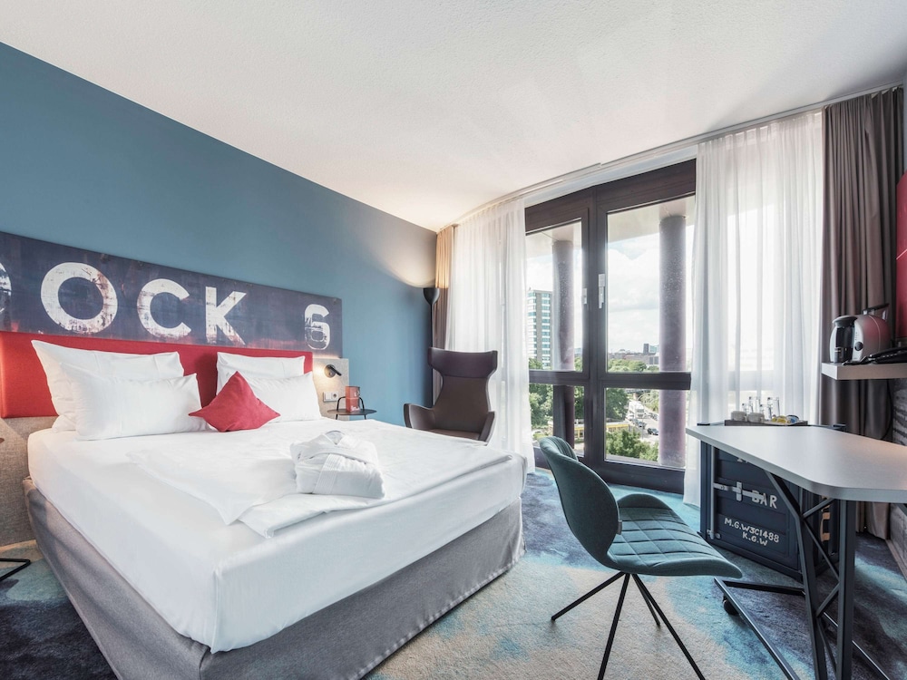 Superior Room, 1 Queen Bed with Sofa bed - Photo 2