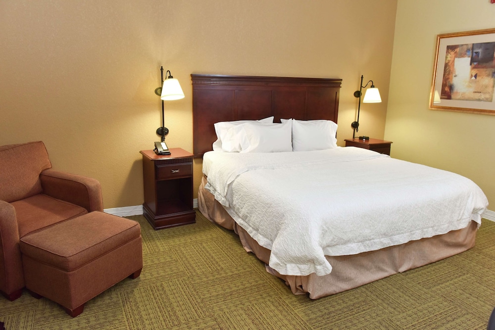 One King Bed, Non-Smoking, Roll In Shower - Photo 3