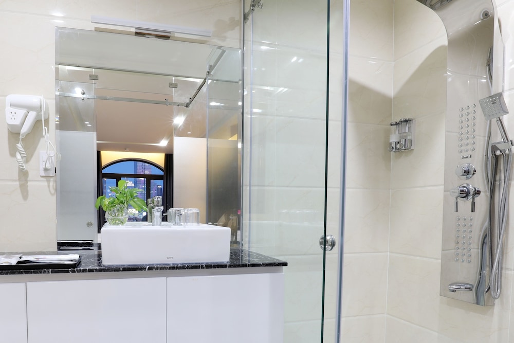 Family Triple Room, City View photo 2