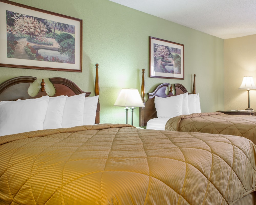 Standard Room, 2 Queen Beds, Non Smoking - Photo 1