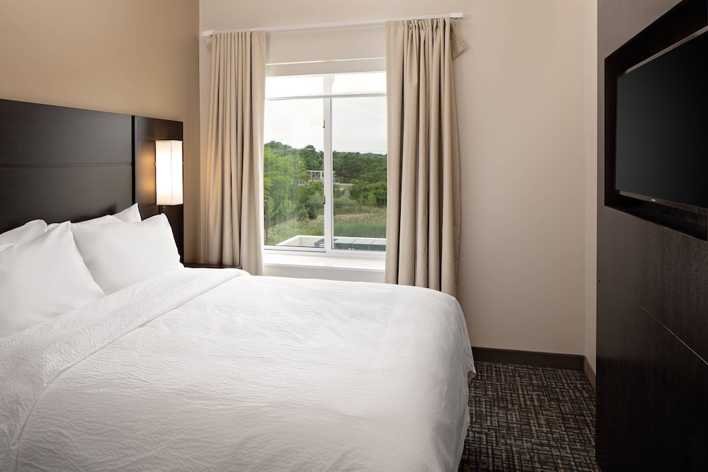 Suite, 1 Bedroom - Photo 1