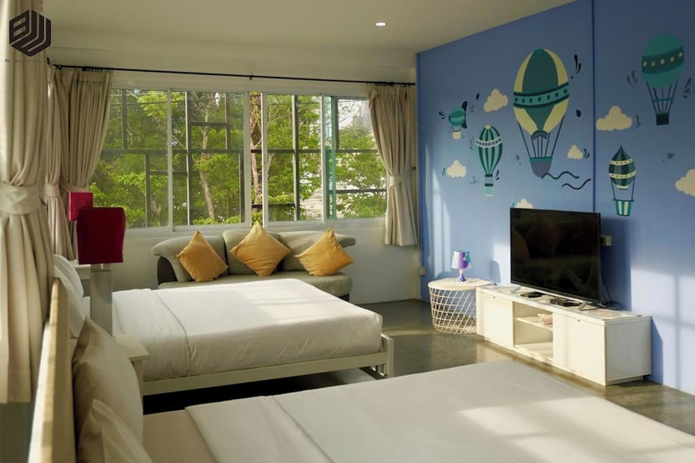 Family Room photo 2