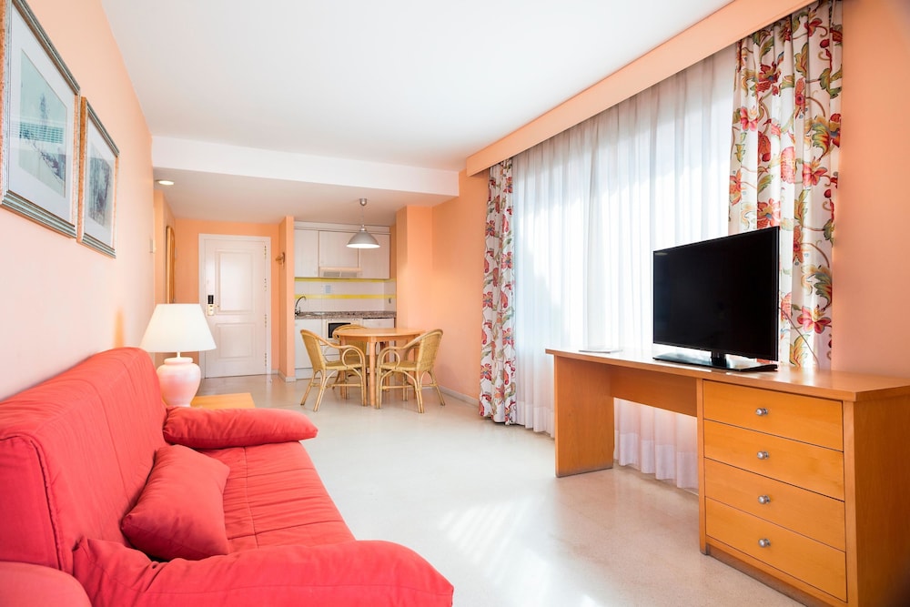 Apartment, 1 Bedroom, Partial Sea View (3 adults and 1 child) photo 2