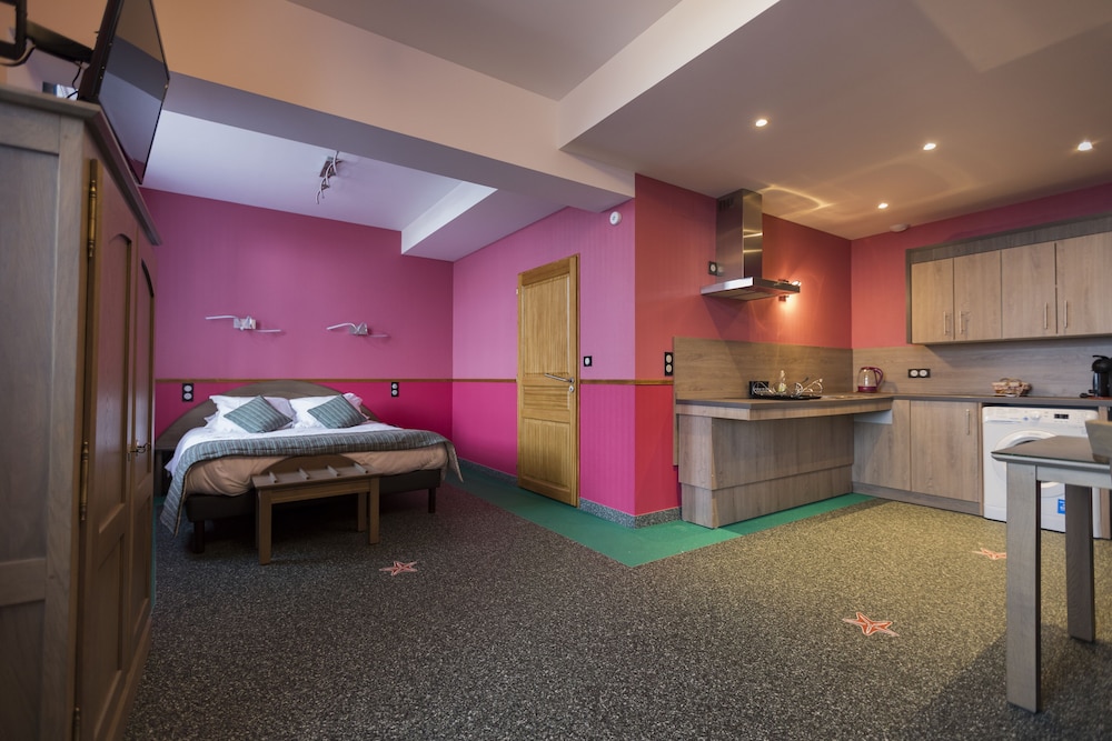 Triple Room, Accessible, Courtyard View