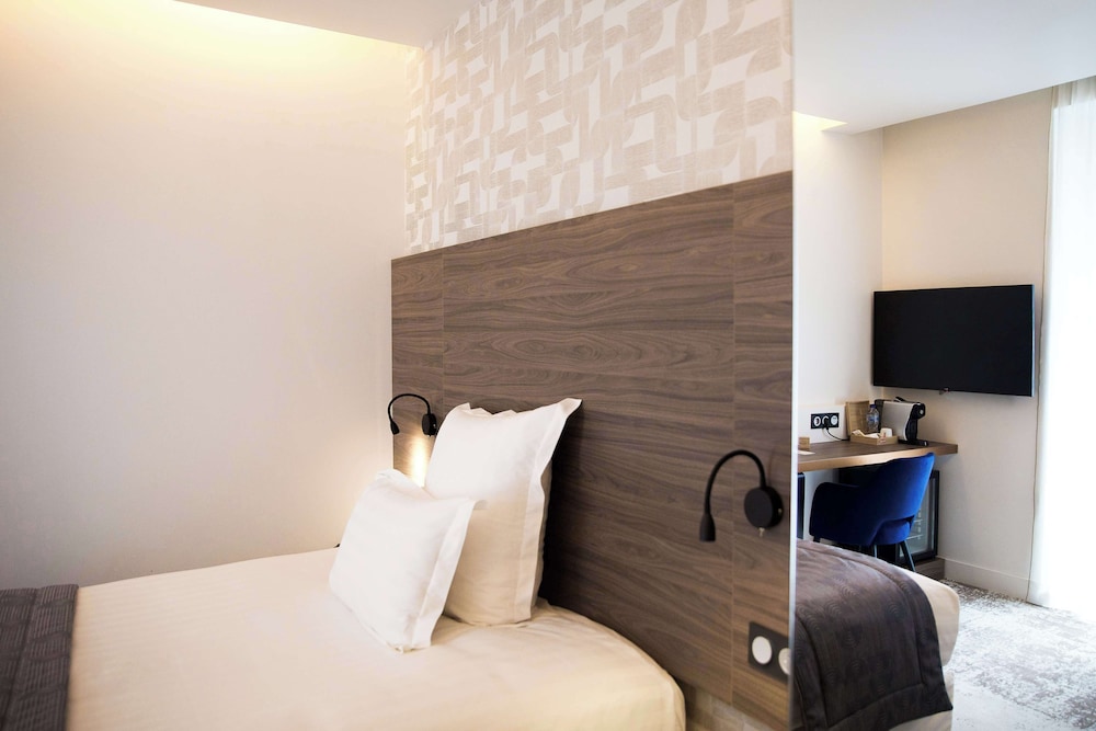 Standard Room, 1 Double Bed, Non Smoking - Photo 3