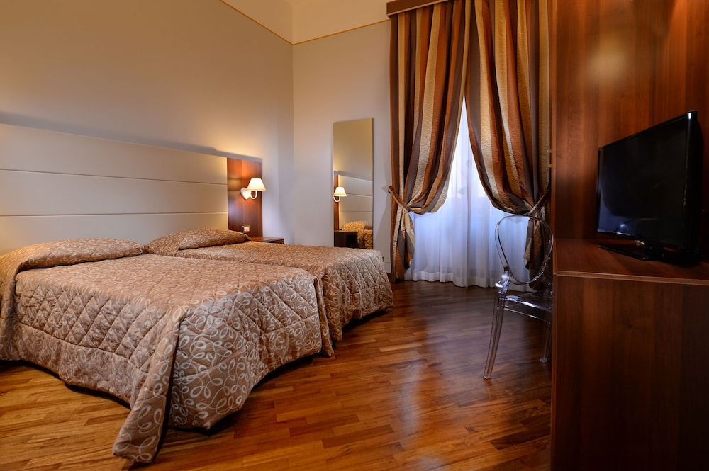 Family Suite, 2 Bedrooms - Photo 3