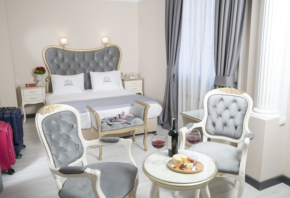 Suite, 1 King Bed photo 3