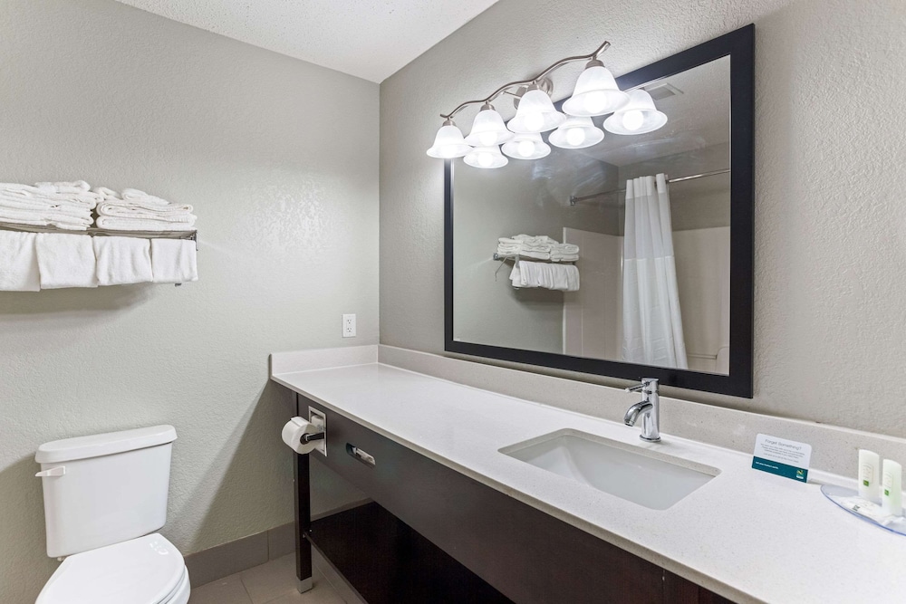 Suite, Multiple Beds, Non Smoking - Photo 6