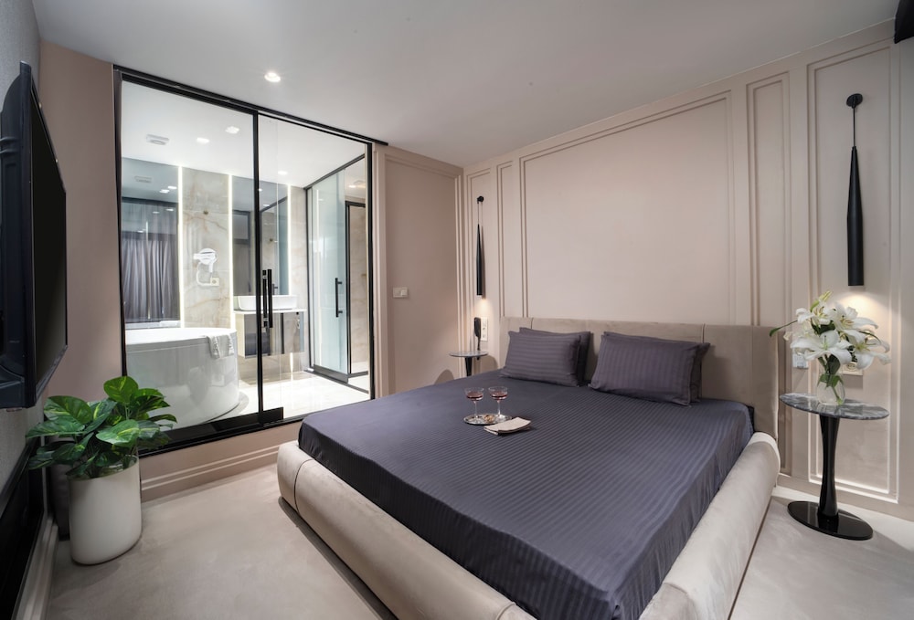 Executive Junior Suite with Spa Bath - Fireplace - Private Lounge Access photo 3