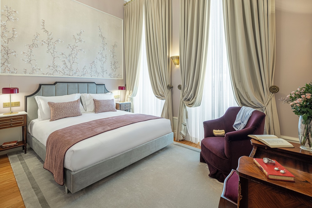 Palace Room - Photo 1