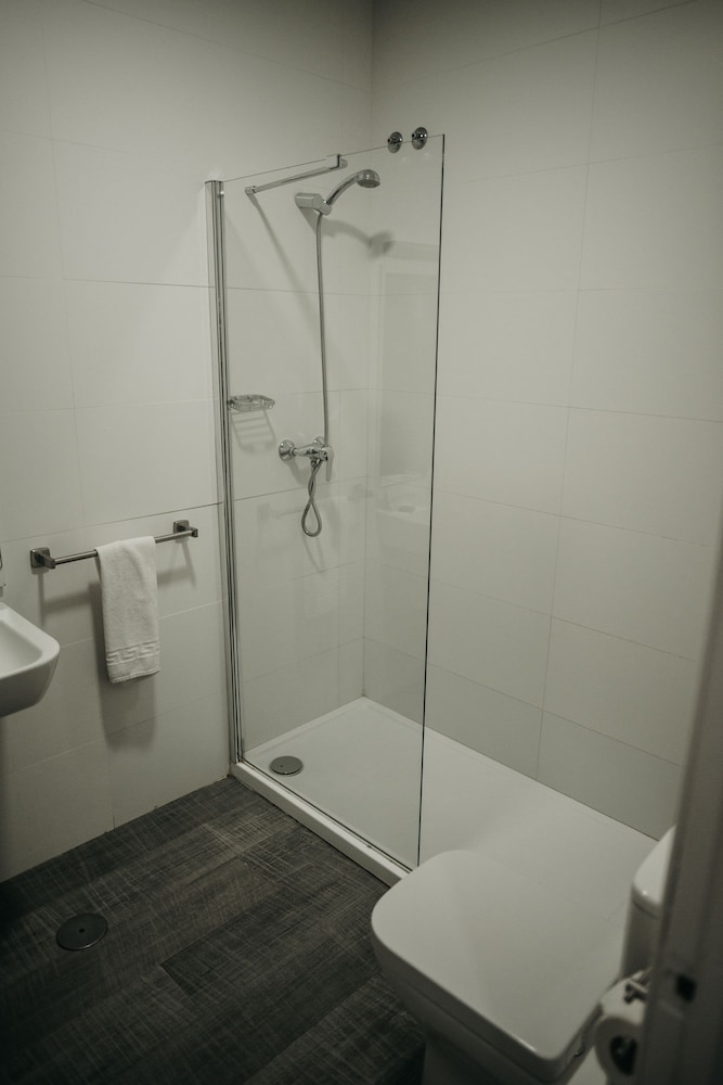 Double Room, 1 Double Bed, Ground Floor - Photo 6