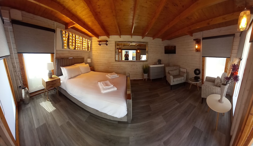 Premium Chalet, Private Bathroom, Courtyard View (Yummy Cabin)