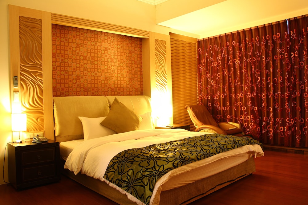 Luxury Room, 1 Double Bed, Non Smoking, Jetted Tub photo 2