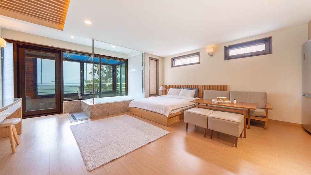 Basic Room, 1 Bedroom (Room 202(spa,with pet))