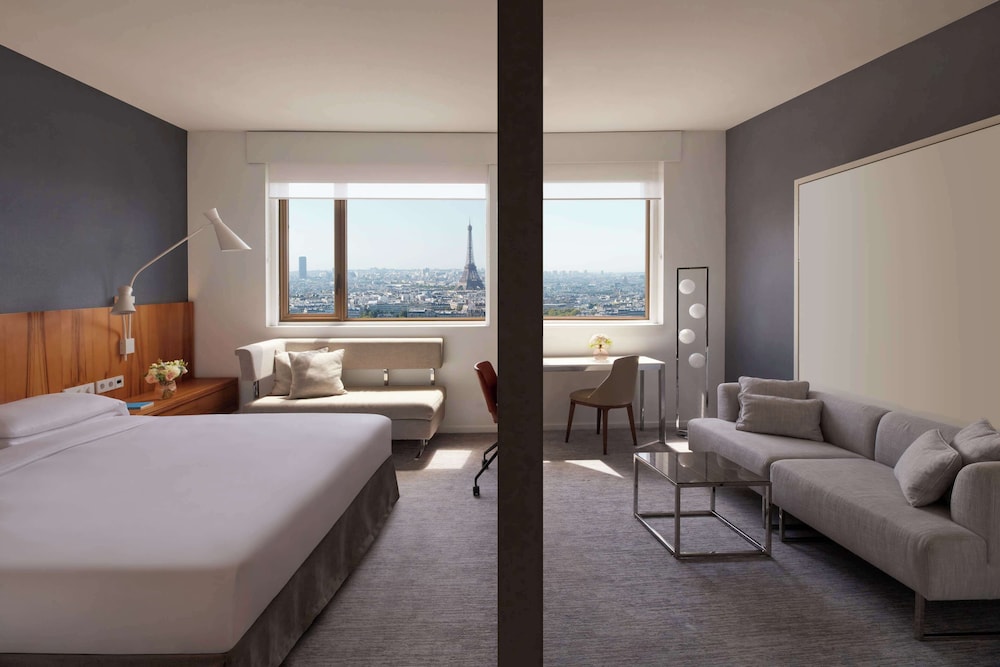 Eiffel Tower Suite - Photo 3