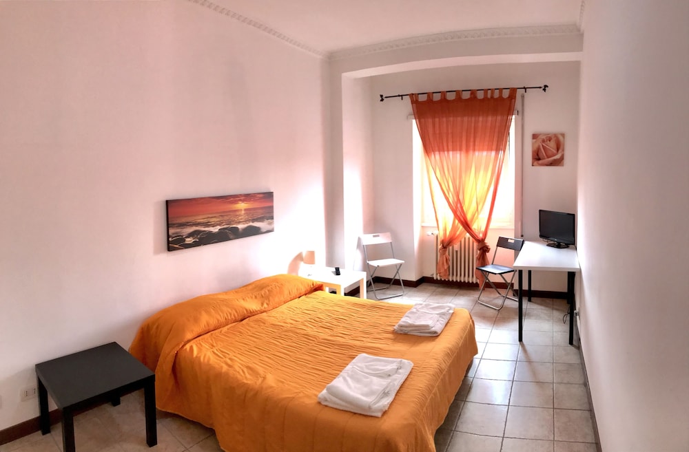 Double or Twin Room, Private Bathroom (Penelope)