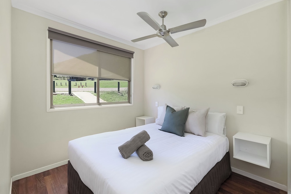 Standard Cabin - Sleeps 6 - Dog Friendly photo 1