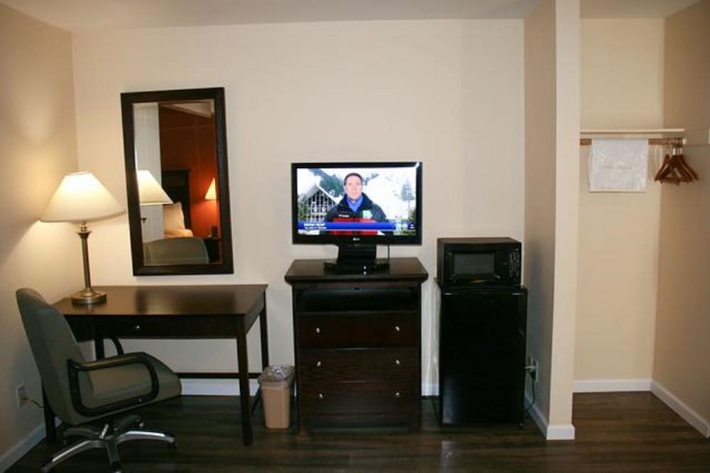 Standard Room, 1 Queen Bed photo 2
