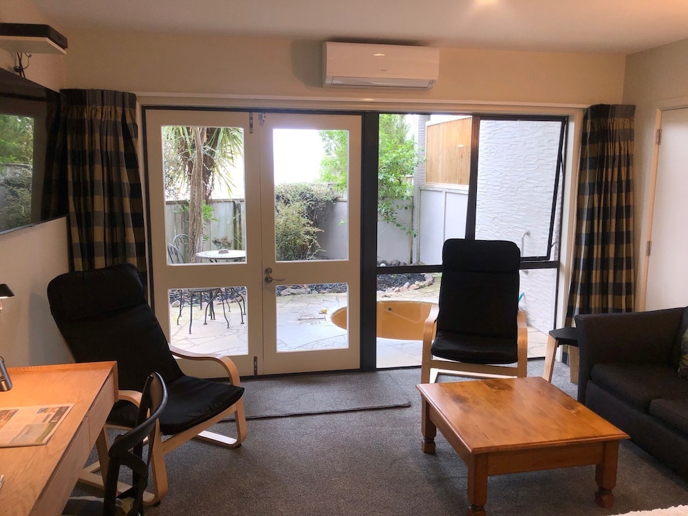 Superior Apartment, Hot Tub, Courtyard Area, photo 6