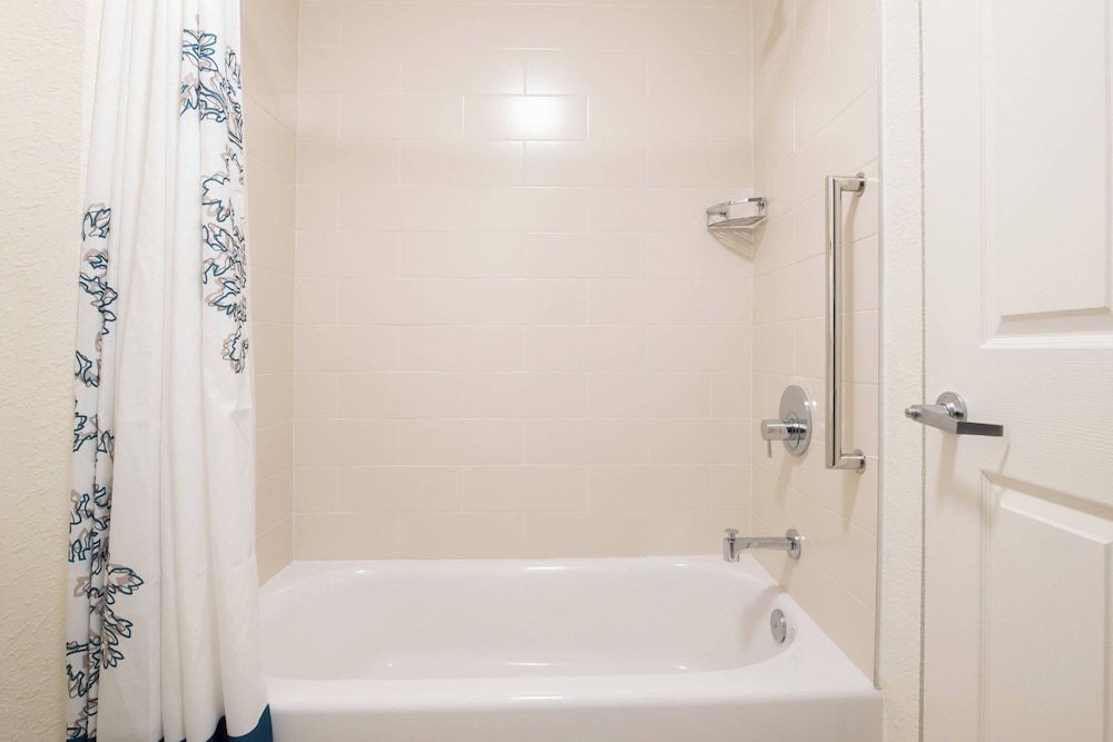 Suite, 2 Bedrooms, Fireplace - Photo 8