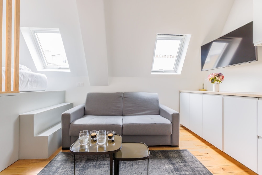 Apartment photo 2
