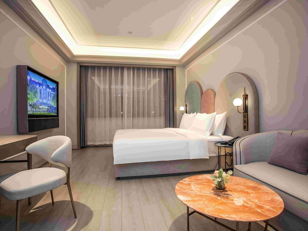 Standard Room, 1 King Bed