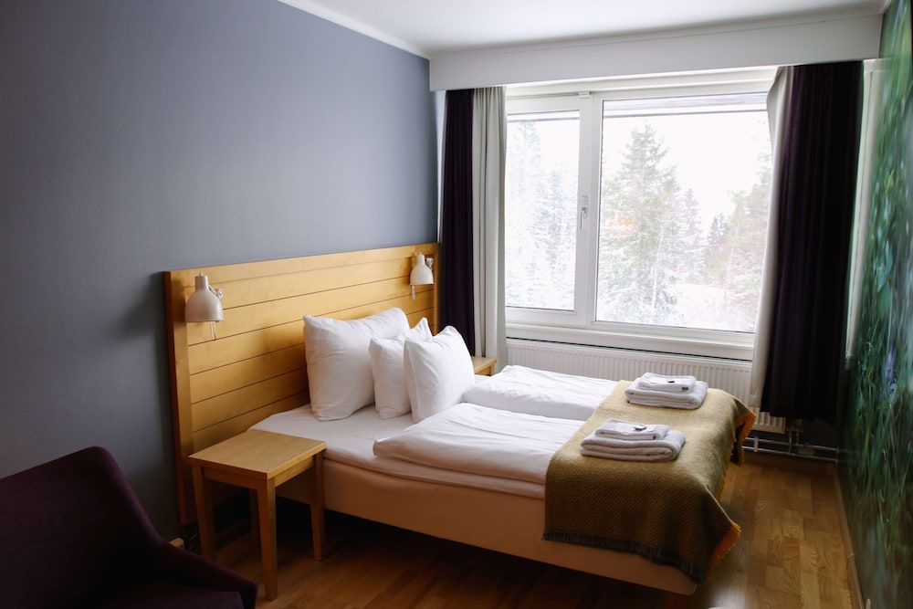 Standard Room, 1 Queen Bed, Non Smoking - Photo 4
