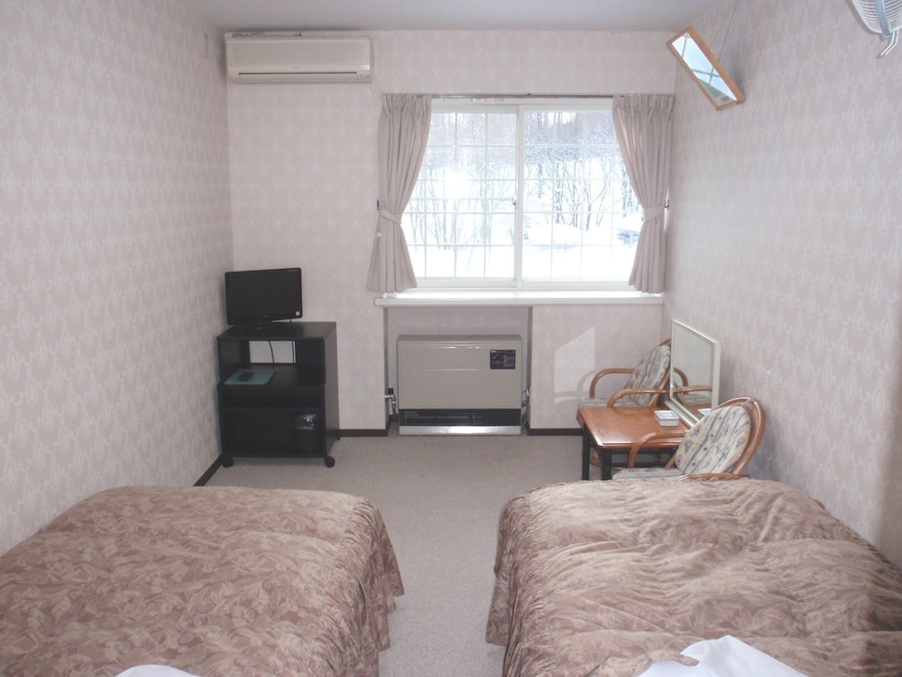 Twin Room - Photo 1