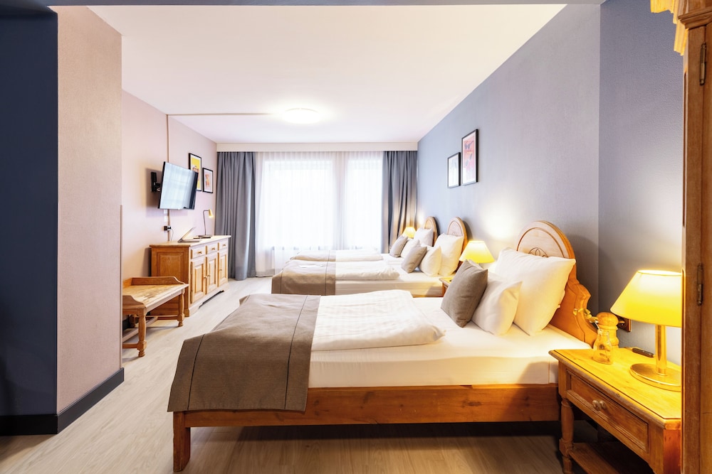 Standard Room, 3 Twin Beds photo 1
