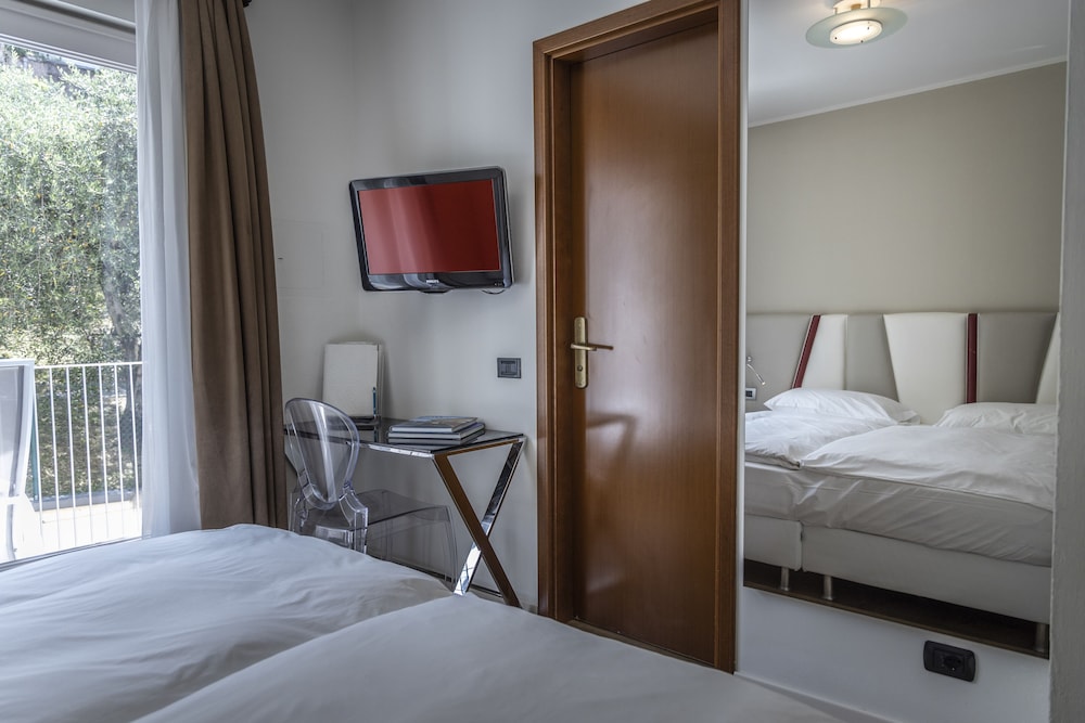 Superior Double or Twin Room, Balcony photo 3