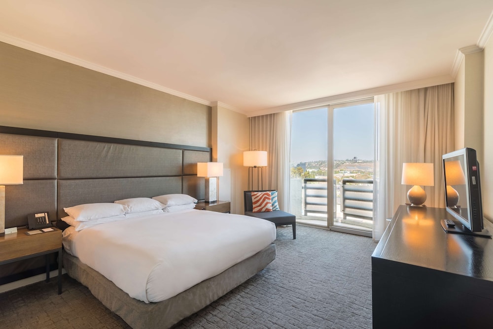 Room, 1 King Bed (High Floor) - Photo 3