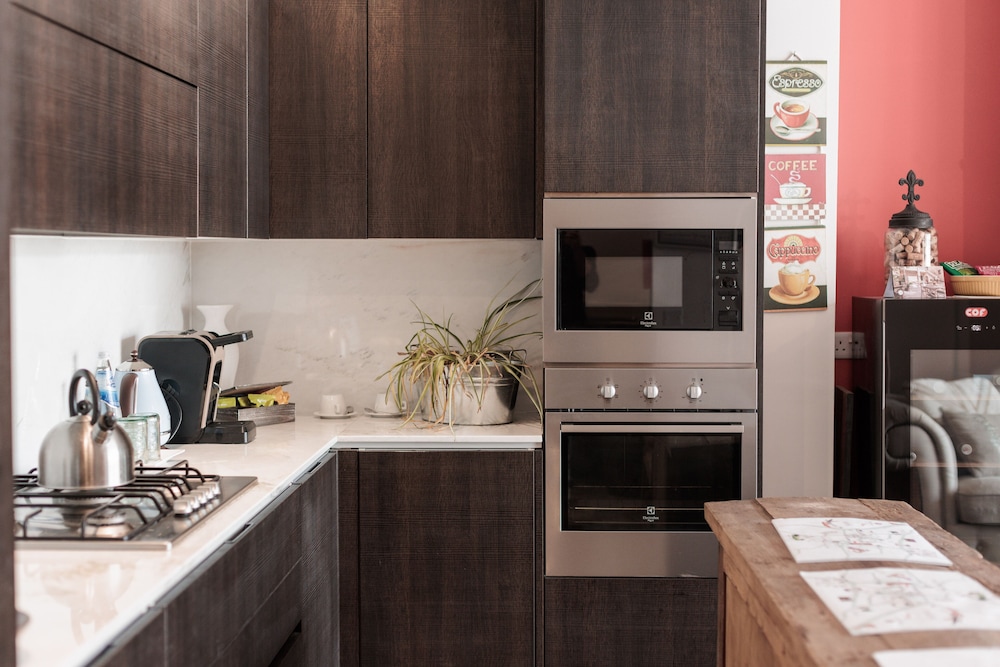 Deluxe Studio Suite photo 2