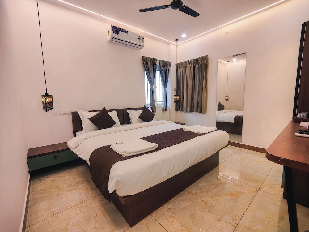 Deluxe Double or Twin Room, City View
