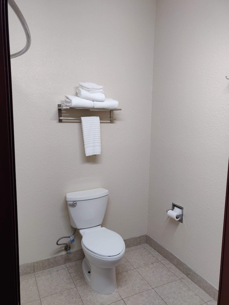 Standard Room, 2 Queen Beds, Non Smoking - Photo 1