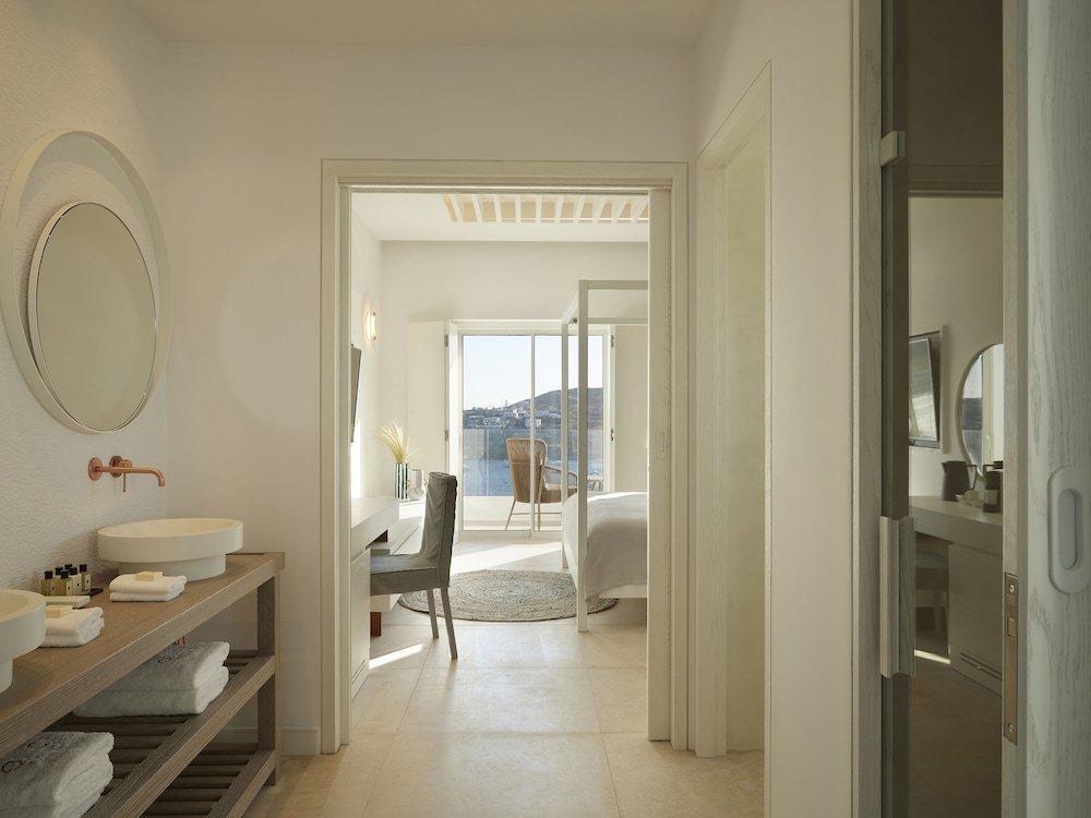 Prestige Two-Bedroom Suite Sea View - Photo 2