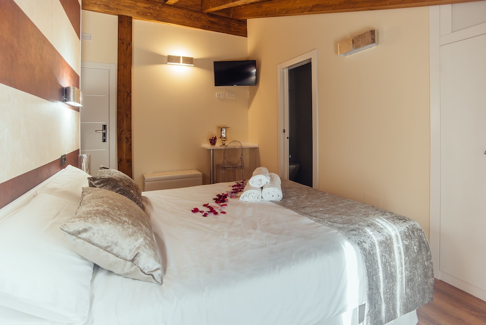 Double Room (with extra bed)