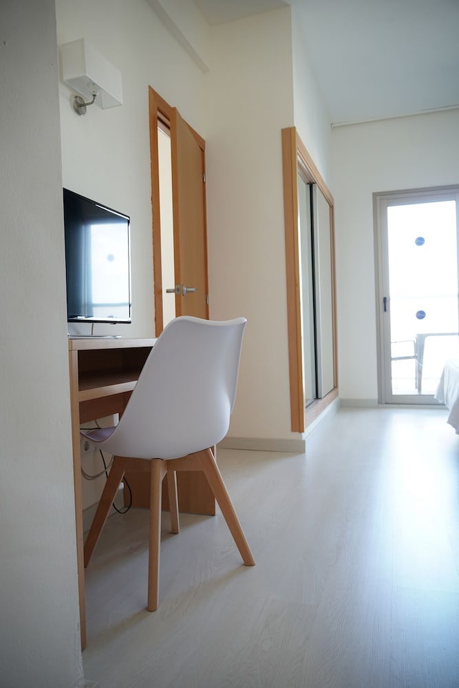Family Room, 2 Bedrooms, Pool View