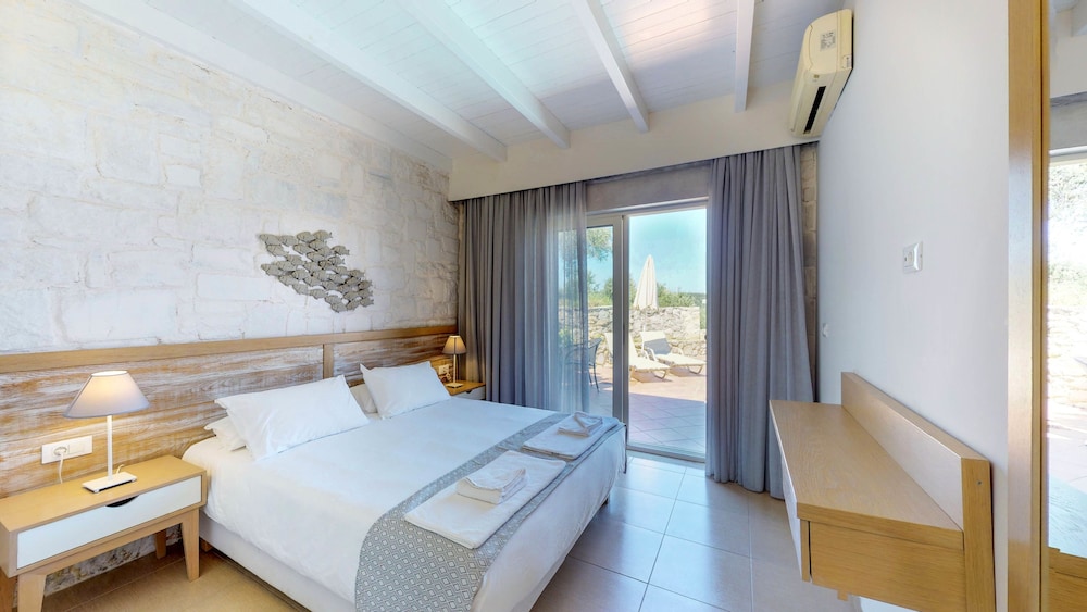 Luxury Apartment, 2 Bedrooms, Private Pool