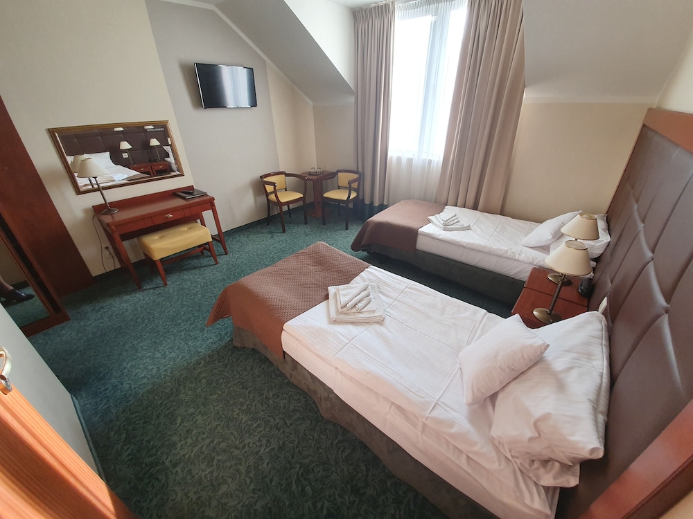 Double or Twin Room - Photo 3