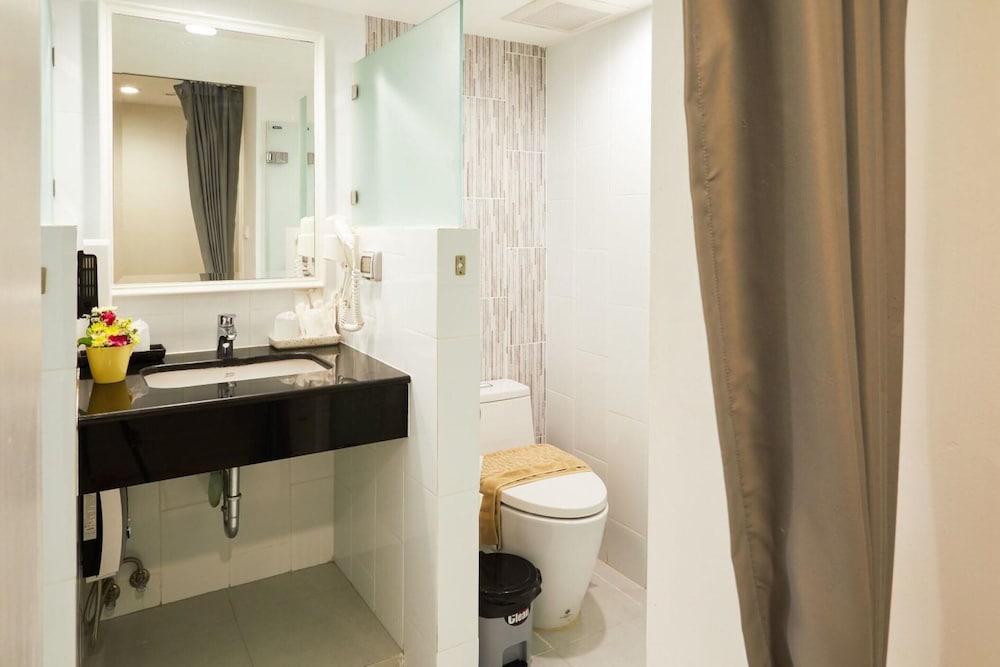 Triple Bed Studio (Low Floor) (Non Smoking) photo 2