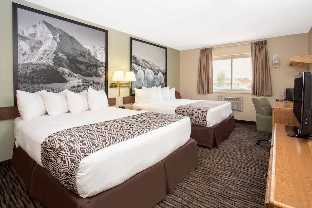Economy Room, 2 Queen Beds, Non Smoking photo 3