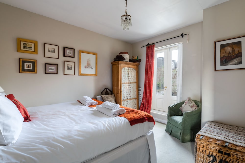 House (2 Bedrooms)