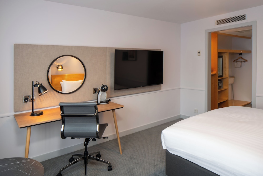 Premium Room, 1 Double Bed with Sofa bed - Photo 1