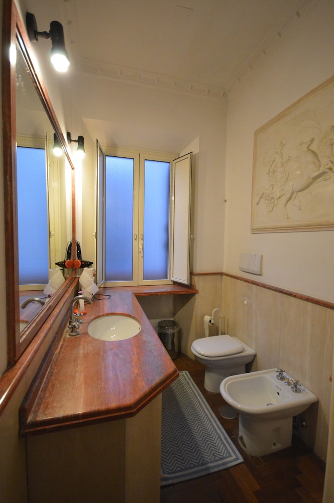 Classic Quadruple Room, 1 Double Or 2 Twin Beds, Ensuite