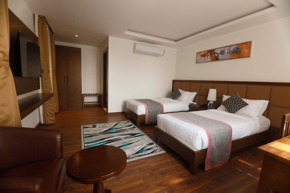 Deluxe Twin Room, City View photo 3
