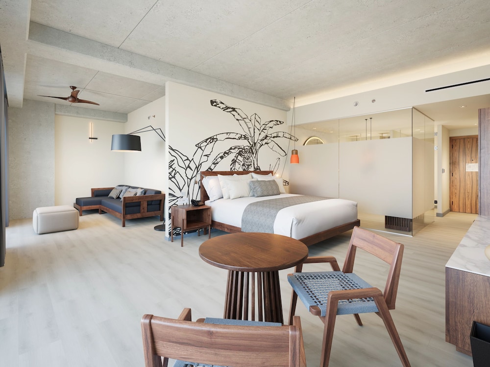 Vantage Club Premium Suite Golf & Ocean View King Bed