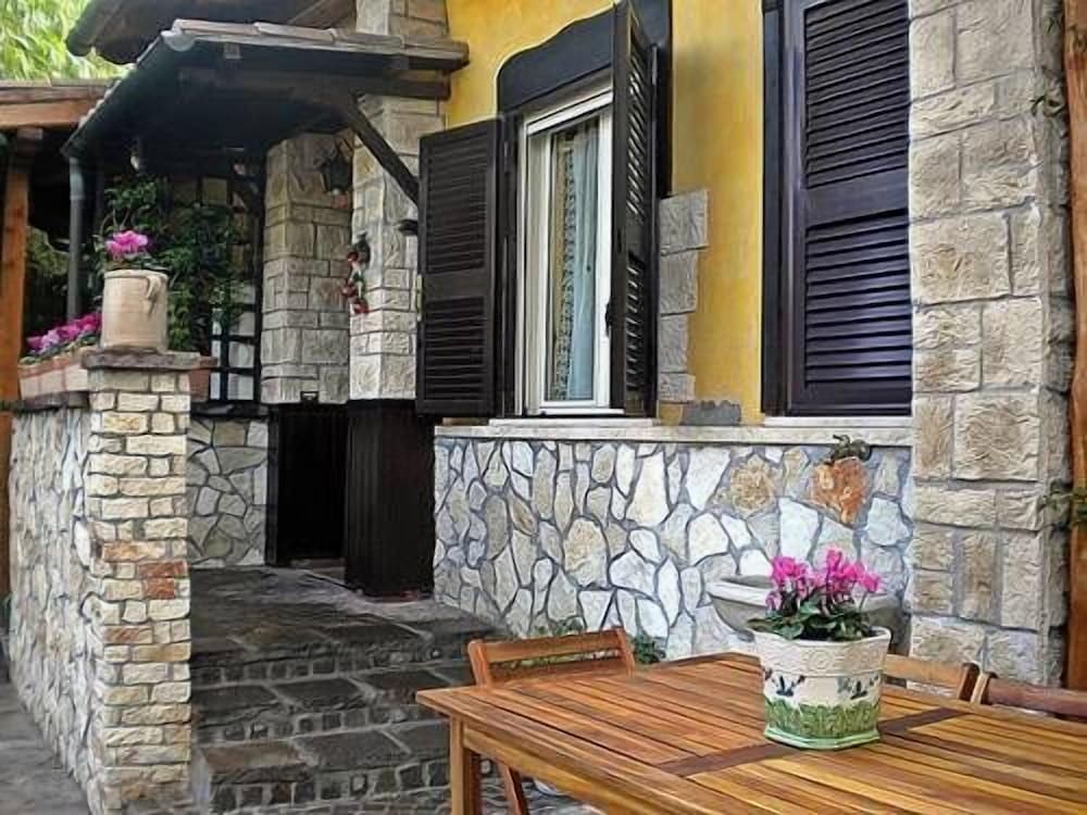 Double Room, Private Bathroom (Bouganville)