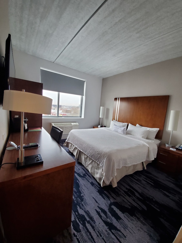 Suite, 1 King Bed - Photo 2